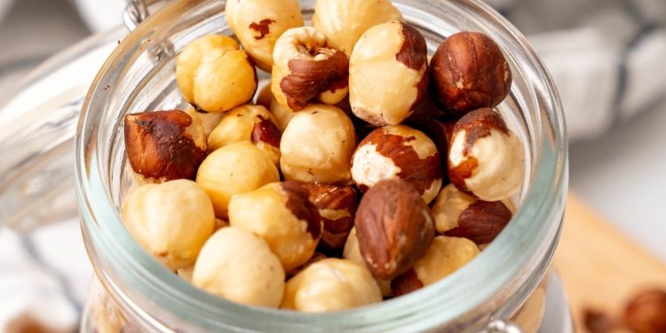 How to Roast Hazelnuts – Oh My Veggies