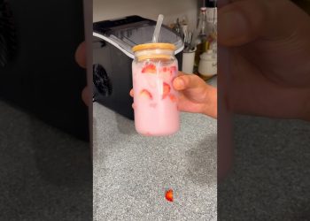 How To Make Starbucks Pink Drink #cafelaromma  #starbucksdrink #starbucks #asmr