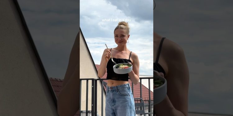 a realistic what I eat in a day, to feel my best this summer