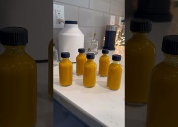 Let’s make some anti-inflammatory shots! Turmeric, orange, ginger, pepper + cayenne #wellness #juice