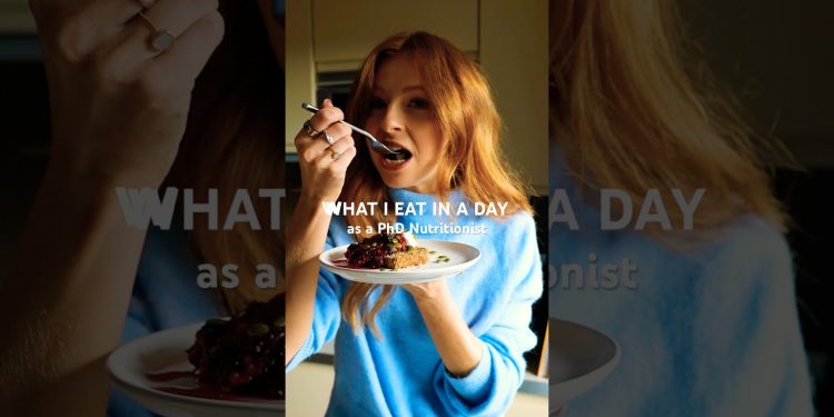 WHAT I EAT IN A DAY AS A NUTRITIONIST (with a PhD) #wieiad #whatieatinaday #shorts #nutrition #short