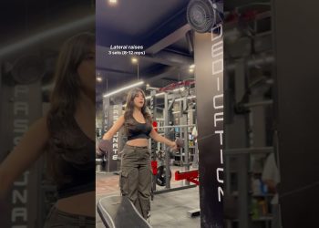 Shoulder workout 🏋️‍♀️ #beginner #gymgirl #workout #gym #viral #fitness #girls #weighttraining