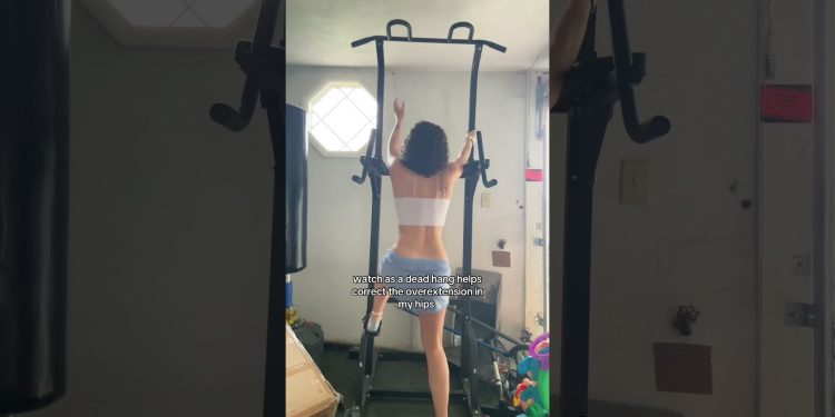 Watch how a deadhang corrects my hip dysplasia and scoliosis 🤯🤩 #deadhang #fitness #foryou #gym