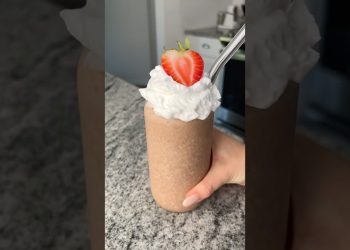 4-Ingredient Healthy Milkshake (100 calories!)