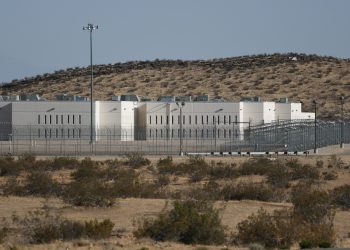 En batalla por fondos, demócratas denuncian falta de atención médica para detenidos por el ICE