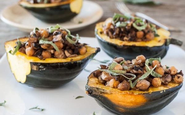 Stuffed Acorn Squash with Mushrooms and Chickpeas Recipe