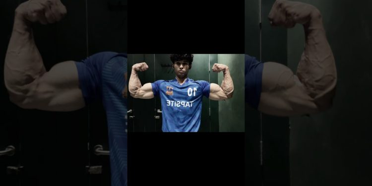 Small Arms💀 #gym #arms #fitness #biceps #bodybuilding #workout #shorts