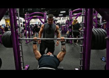 MOGGING AT PLANET FITNESS