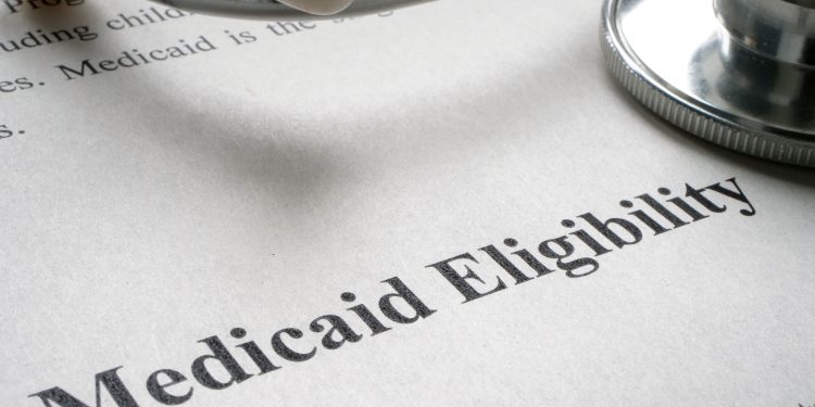 La búsqueda de Trump de inscritos indocumentados en Medicaid arroja muy pocos infractores