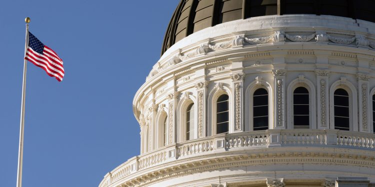 California Lawmakers Seek Protections for Patients in ICE Custody