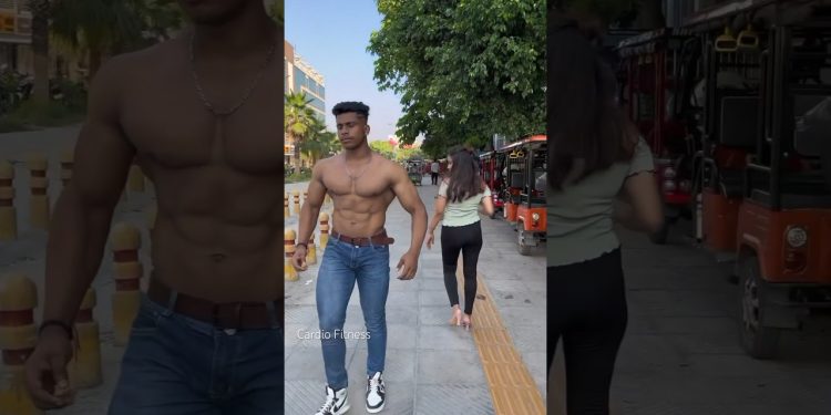 Public reaction on cute girl #gymmotivation #gymlife #fitness #attitude #shorts