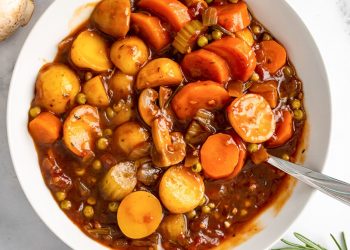Old-Fashioned Vegan Stew – Simple Cozy Meal