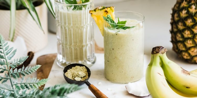 13 Healthy High-Calorie Smoothies for Weight Gain